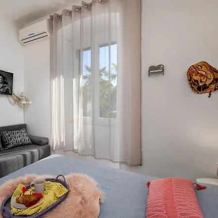 Naval Apartment *